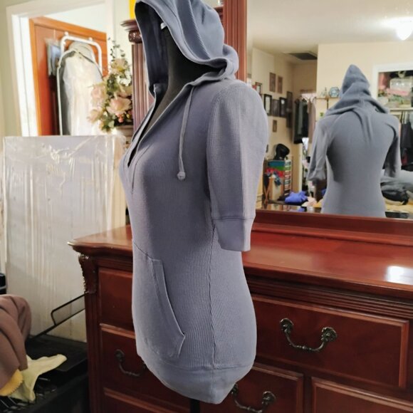 Blue Short Sleeve Knitted V-Neck Hoodie with Front Pocket - Picture 2 of 6